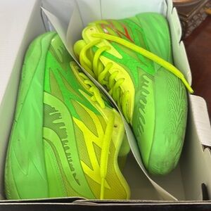 Big Kids 02 Melo Basketball Sneakers - Size 7, Slime Green